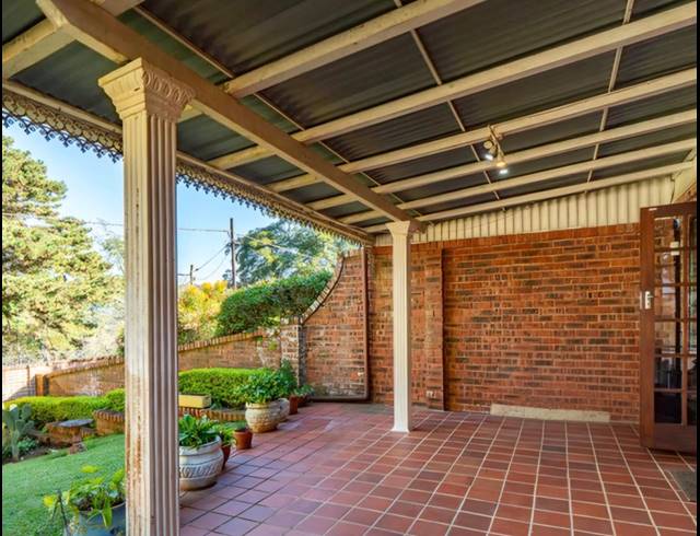 4 BEDROOM TOWNHOUSE TO LET IN HILLCREST CENTRAL
